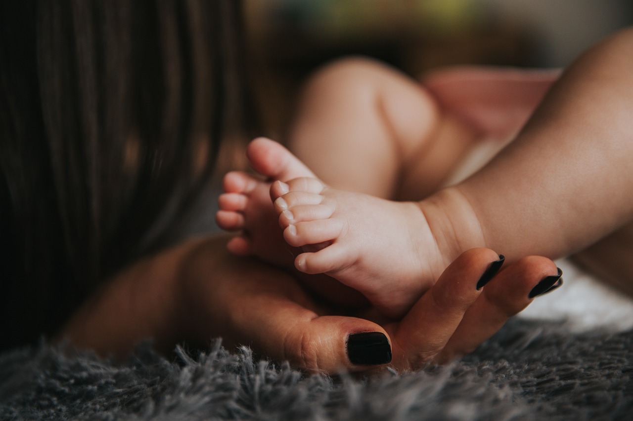 mom, baby, feet, hands, legs, child, daughter, son, relationship, happy mothers day, parent, parenting, kid, infant, care, nurture, nature, skin, hold, touch, mum, love